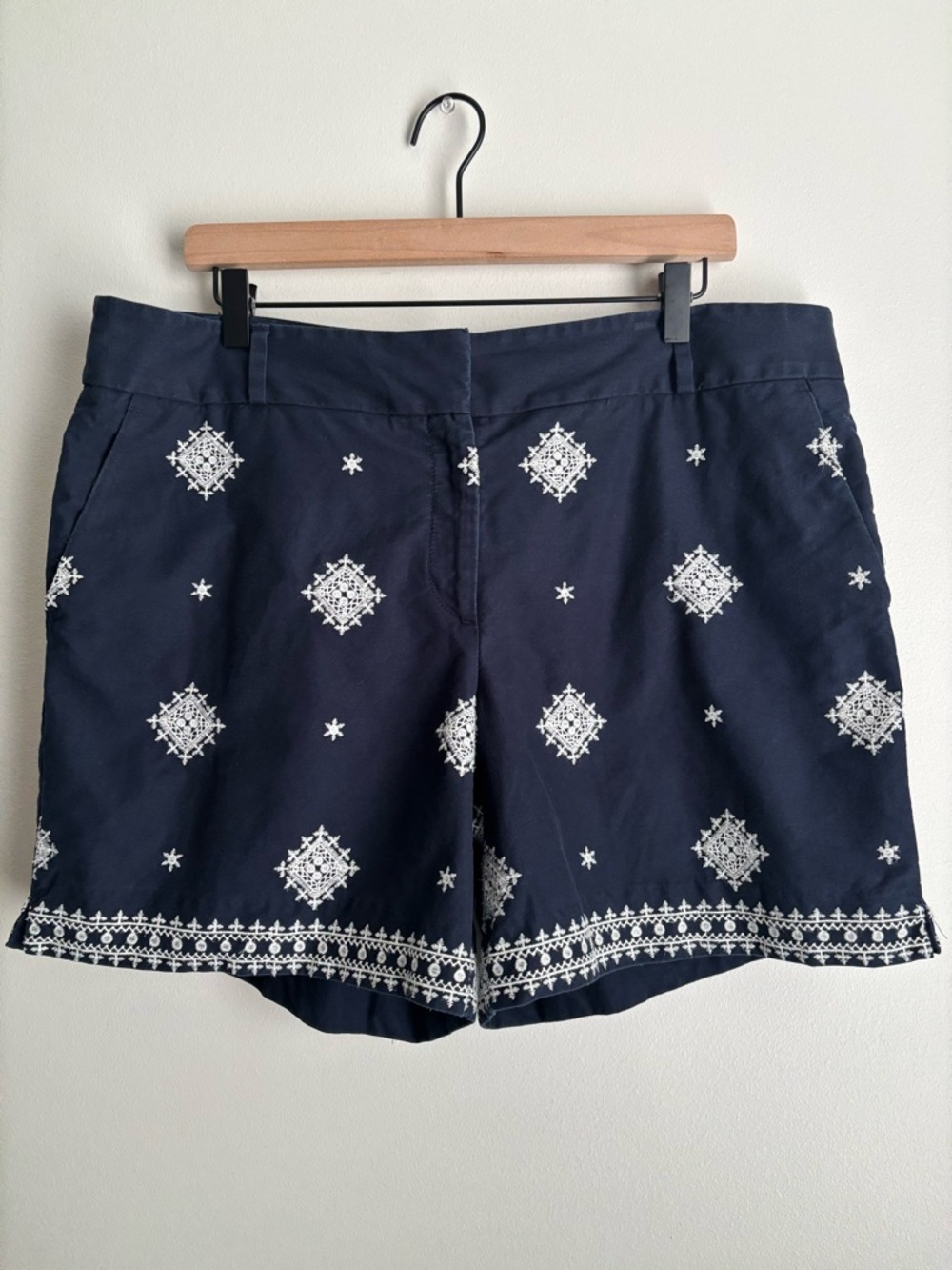 LOFT Riviera Shorts 14 Navy Blue White Embroidered Cotton Summer Coastal Preppy